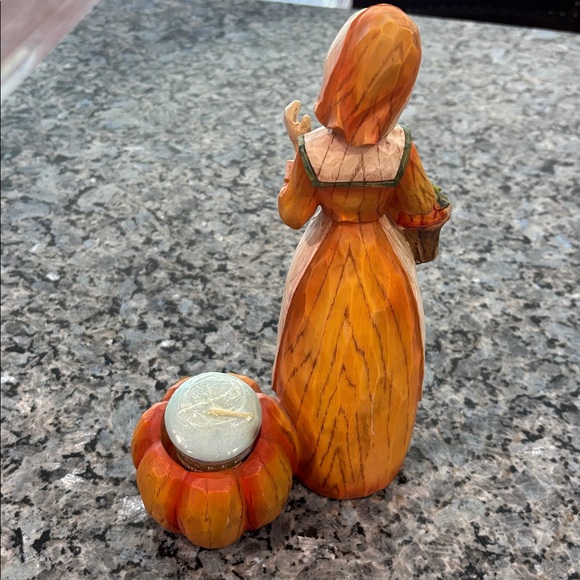 Harvest Pilgrim Figurine with Candle Holder - Picture 6 of 6